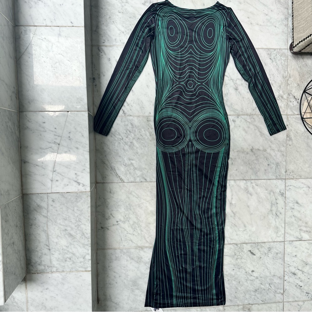 Green Body Swirl Map Print Dress, Medium - Picture 5 of 6